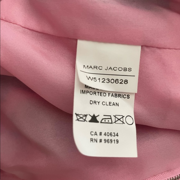 MARC JACOBS NWOT! Pink floral blouse with peplum detail. - Picture 13 of 14